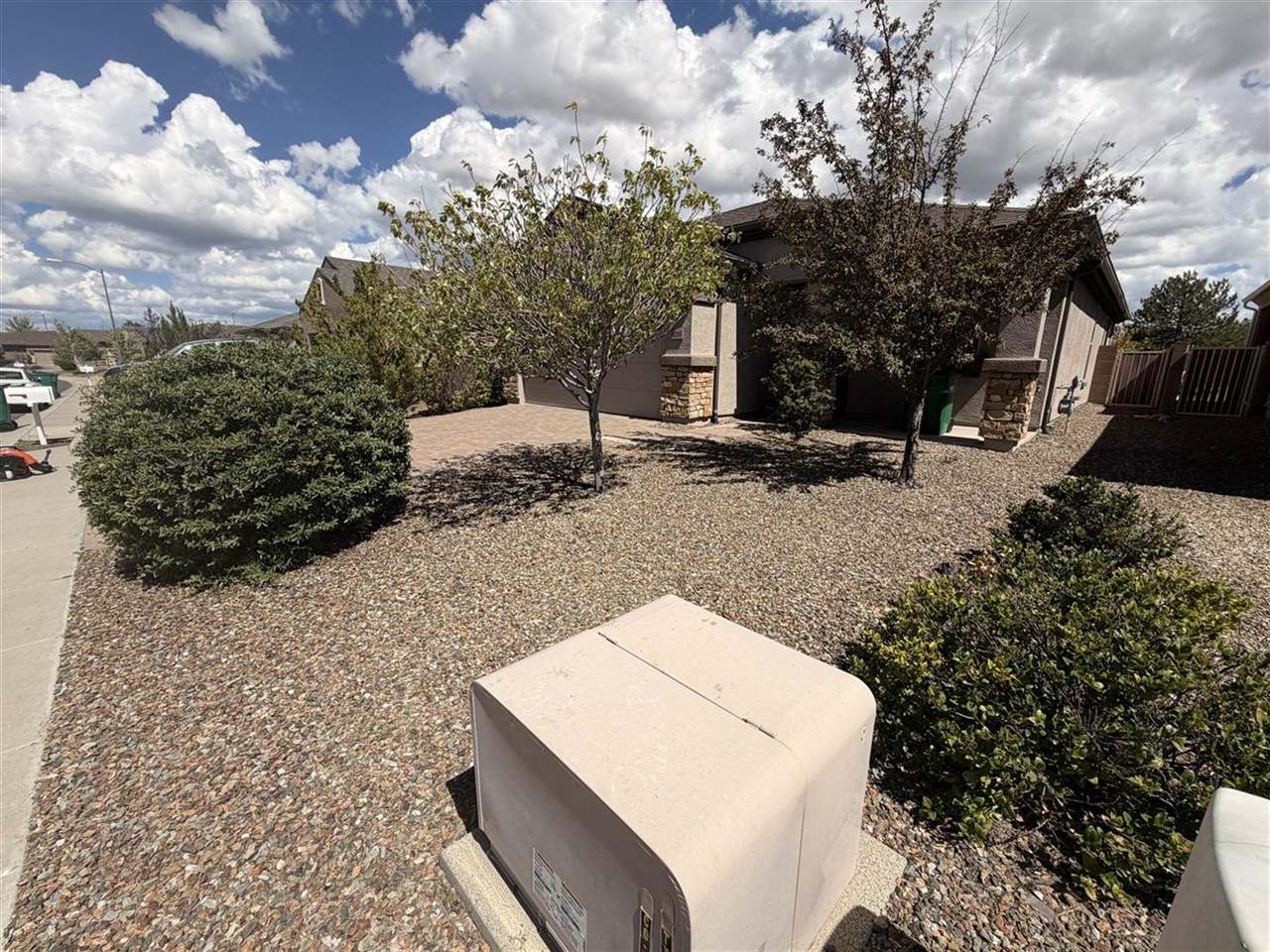 Recurring landscape maintenance keeping a Prescott Valley xeriscape yard HOA-sharp